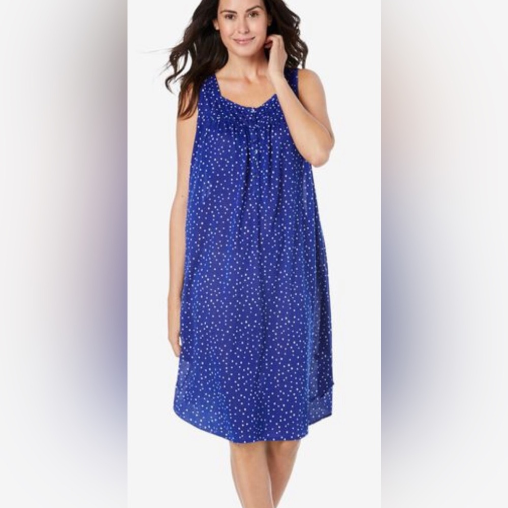 Women within blue with white polka dot sleeveless night gown size 2X